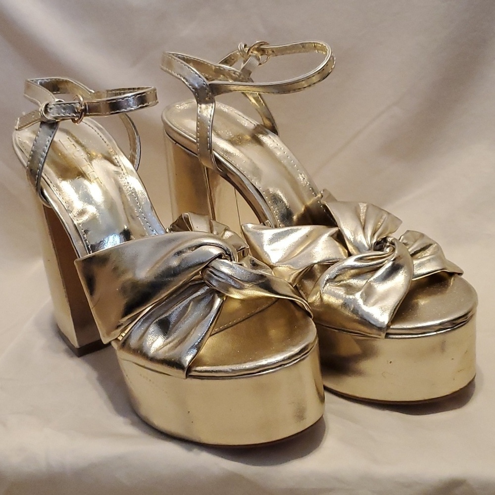 Truffle Collection Metallic Gold Platform Heels SZ 5